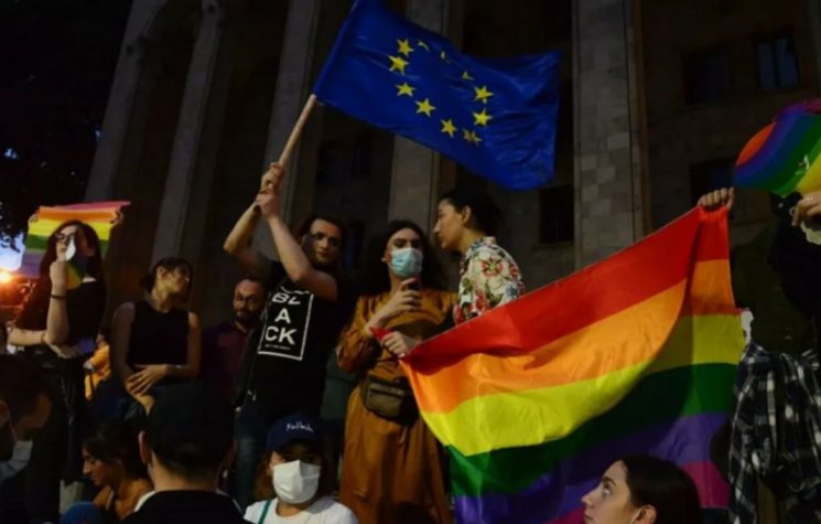 Mulheres traficadas têm óvulos roubados na Geórgia, mas a prioridade é combater a homofobia